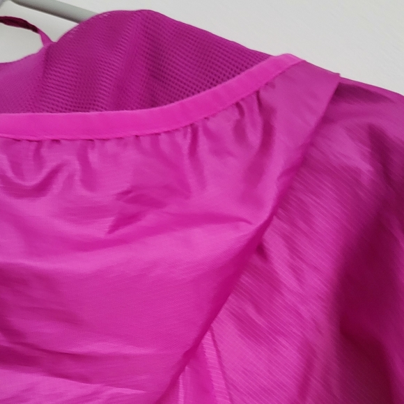 Beautiful fuschia pink Alpinetek windbreaker. Size small. - Picture 8 of 10